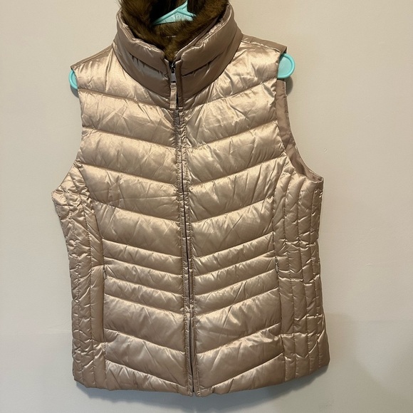 Talbots 'NWT' Metallic Down Puffer Vest With Detachable Faux Fur Collar Size L - Picture 4 of 13